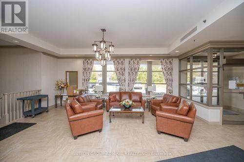 1515 - 100 Burloak Drive, Burlington, ON - Indoor Photo Showing Living Room