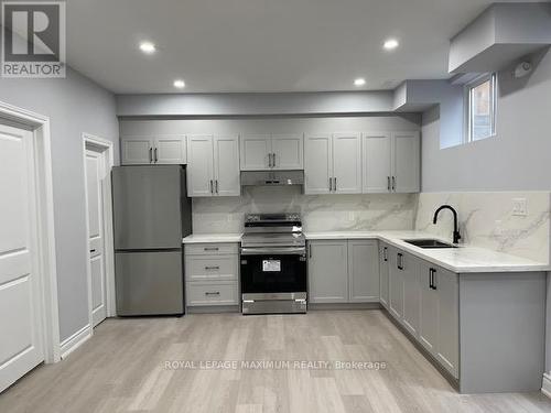 2331 Saw Whet Boulevard, Oakville, ON - Indoor Photo Showing Kitchen With Double Sink