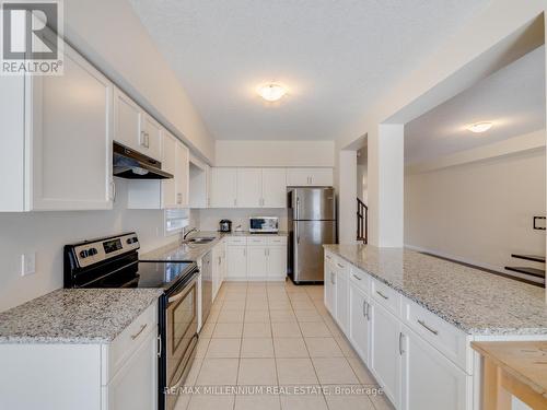 11 Burcombe Cross, Guelph, ON - Indoor Photo Showing Kitchen With Upgraded Kitchen