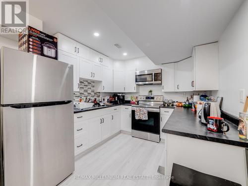 11 Burcombe Cross, Guelph, ON - Indoor Photo Showing Kitchen