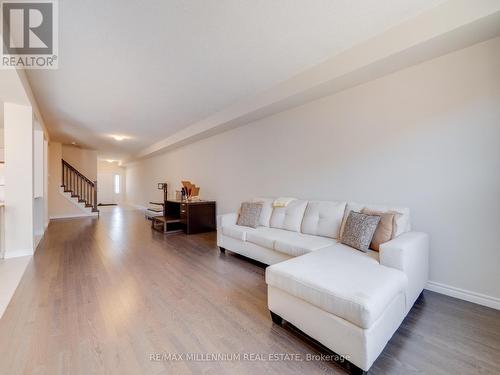 11 Burcombe Cross, Guelph, ON - Indoor Photo Showing Living Room