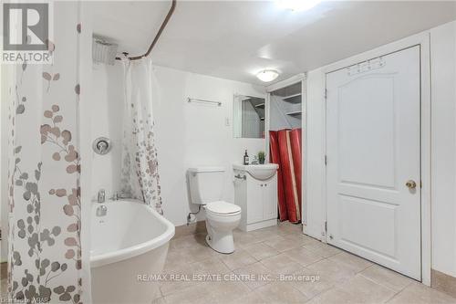 271 Bedford Road, Kitchener, ON - Indoor Photo Showing Bathroom