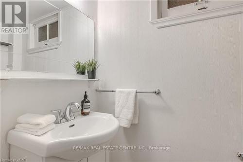 271 Bedford Road, Kitchener, ON - Indoor Photo Showing Bathroom