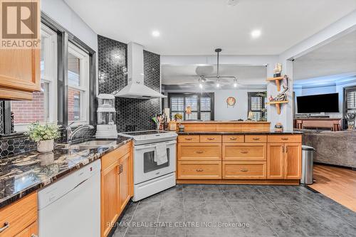 271 Bedford Road, Kitchener, ON - Indoor Photo Showing Kitchen