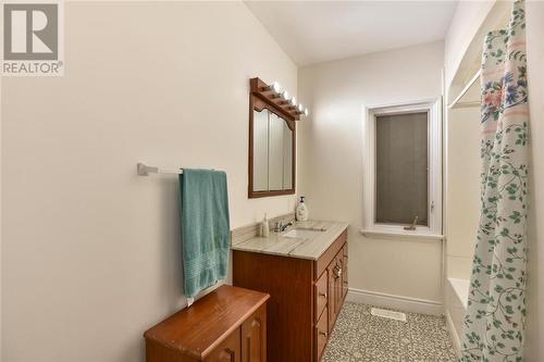 118 North Channel Road, Johnstown, ON - Indoor Photo Showing Bathroom