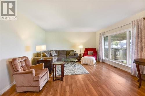 118 North Channel Road, Johnstown, ON - Indoor Photo Showing Living Room