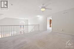 Upper loft, large space - 