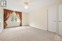 Large bedroom with ensuite and walk in closet - 