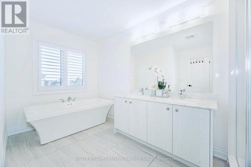 1358 Blackmore Street, Innisfil, ON - Indoor Photo Showing Bathroom