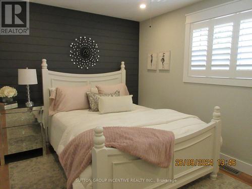 1189 Sunnidale Road, Springwater, ON - Indoor Photo Showing Bedroom