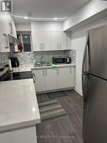 46 Boathouse Road, Brampton, ON - Indoor Photo Showing Kitchen With Upgraded Kitchen