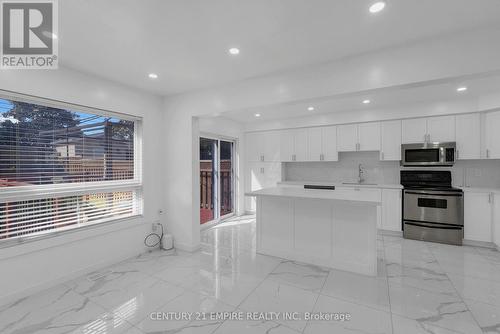 34 Florette Place, Brampton, ON - Indoor Photo Showing Kitchen