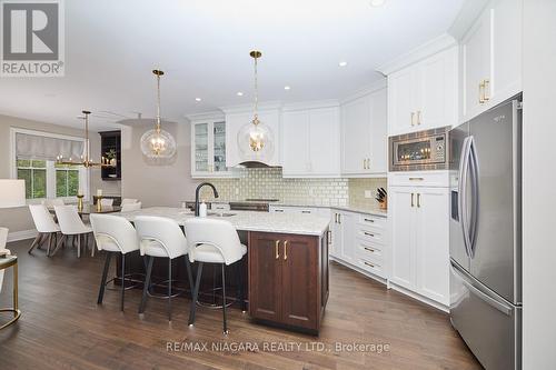 50 Aberdeen Lane S, Niagara-On-The-Lake, ON - Indoor Photo Showing Kitchen With Upgraded Kitchen