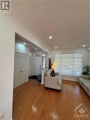 145 Baroness Drive, Ottawa, ON - Indoor Photo Showing Living Room