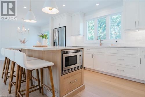 60 Ottawa Avenue, Southampton, ON - Indoor Photo Showing Kitchen With Upgraded Kitchen