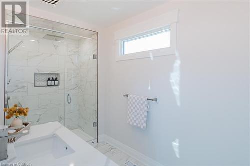 60 Ottawa Avenue, Southampton, ON - Indoor Photo Showing Bathroom