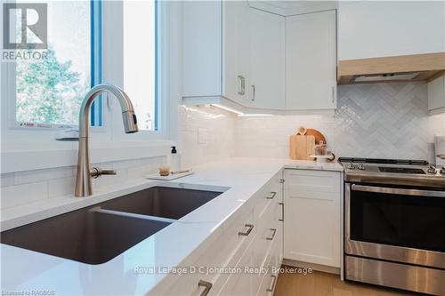 60 Ottawa Avenue, Saugeen Shores, ON - Indoor Photo Showing Kitchen With Double Sink With Upgraded Kitchen