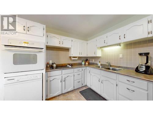 3920 Kahn  Road, Cranbrook, BC - Indoor Photo Showing Kitchen With Double Sink