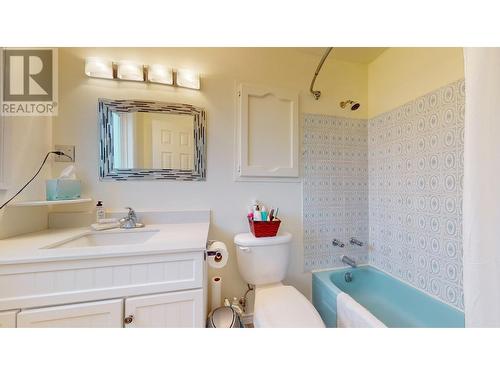 3920 Kahn  Road, Cranbrook, BC - Indoor Photo Showing Bathroom