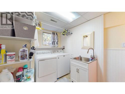 3920 Kahn  Road, Cranbrook, BC - Indoor Photo Showing Laundry Room