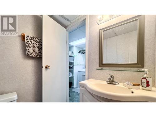 3920 Kahn  Road, Cranbrook, BC - Indoor Photo Showing Bathroom