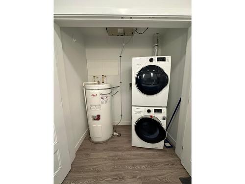 2202 - 410 5Th Avenue, Golden, BC - Indoor Photo Showing Laundry Room