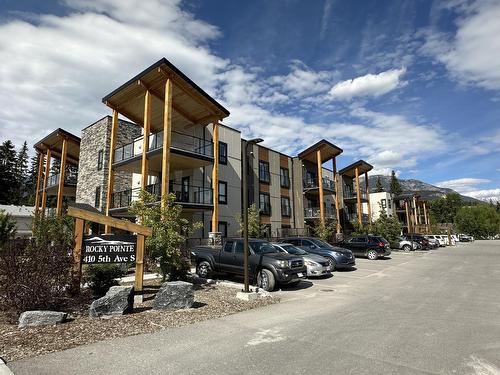 2202 - 410 5Th Avenue, Golden, BC - Outdoor With Balcony With Facade