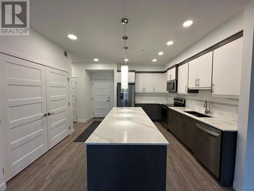 410 5Th  Avenue Unit# 2202, Golden, BC - Indoor Photo Showing Kitchen With Upgraded Kitchen