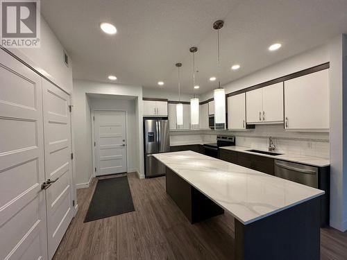 410 5Th  Avenue Unit# 2202, Golden, BC - Indoor Photo Showing Kitchen With Stainless Steel Kitchen With Upgraded Kitchen