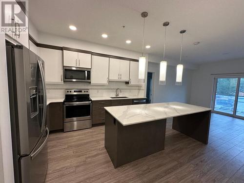 410 5Th  Avenue Unit# 2202, Golden, BC - Indoor Photo Showing Kitchen With Stainless Steel Kitchen With Upgraded Kitchen