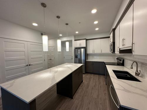 2202 - 410 5Th Avenue, Golden, BC - Indoor Photo Showing Kitchen With Double Sink With Upgraded Kitchen