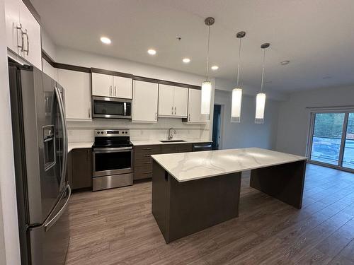 2202 - 410 5Th Avenue, Golden, BC - Indoor Photo Showing Kitchen With Stainless Steel Kitchen With Upgraded Kitchen