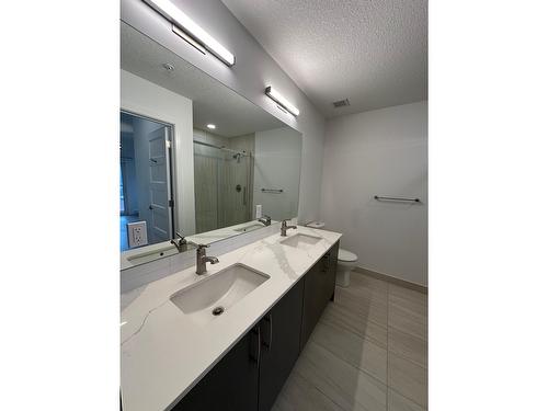 2202 - 410 5Th Avenue, Golden, BC - Indoor Photo Showing Bathroom