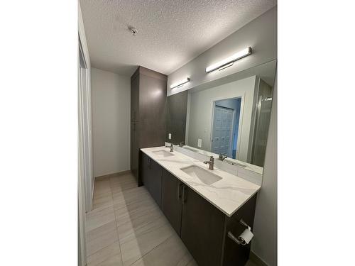 2202 - 410 5Th Avenue, Golden, BC - Indoor Photo Showing Bathroom