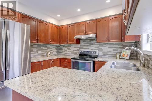 35 Pauline Crescent, Brampton, ON - Indoor Photo Showing Kitchen With Stainless Steel Kitchen With Double Sink With Upgraded Kitchen