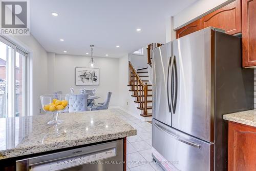 35 Pauline Crescent, Brampton, ON - Indoor Photo Showing Kitchen With Upgraded Kitchen