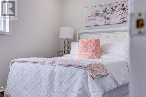 35 Pauline Crescent, Brampton, ON - Indoor Photo Showing Bedroom