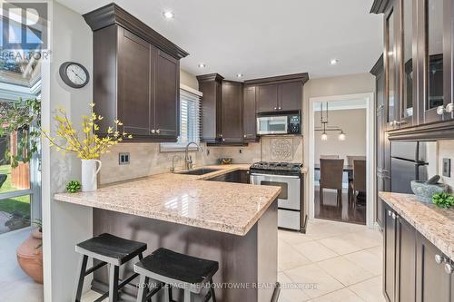 24 May Street, Erin, ON - Indoor Photo Showing Kitchen With Upgraded Kitchen