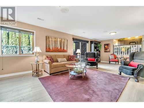 2463 Irvine Ave, Merritt, BC - Indoor Photo Showing Living Room