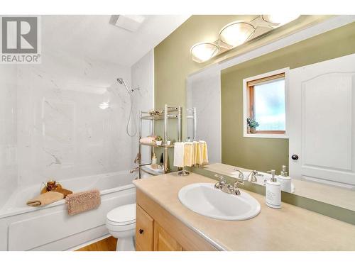 2463 Irvine Ave, Merritt, BC - Indoor Photo Showing Bathroom