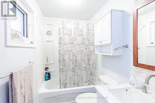 3 Lawndale Court, Bradford West Gwillimbury, ON - Indoor Photo Showing Bathroom