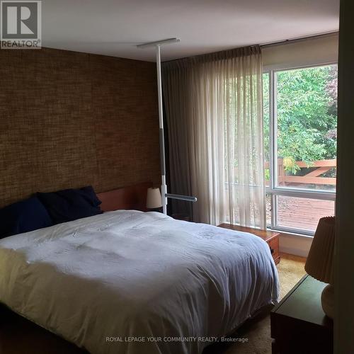 70 Richmond Street, Richmond Hill, ON - Indoor Photo Showing Bedroom