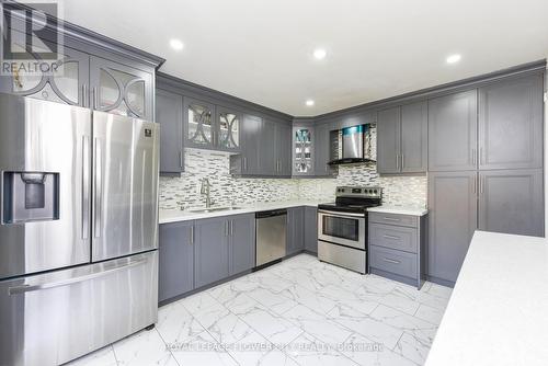 52 Courtleigh Square, Brampton, ON - Indoor Photo Showing Kitchen With Upgraded Kitchen