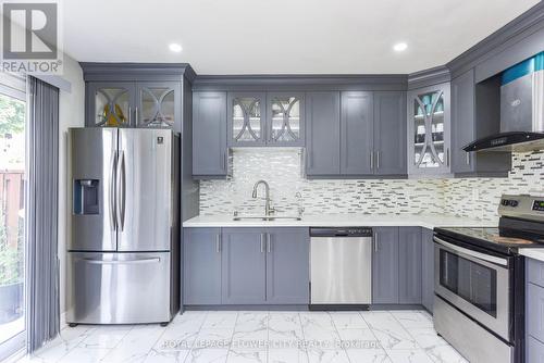 52 Courtleigh Square, Brampton, ON - Indoor Photo Showing Kitchen With Upgraded Kitchen