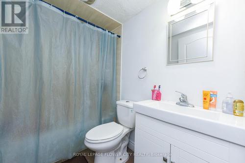 52 Courtleigh Square, Brampton, ON - Indoor Photo Showing Bathroom