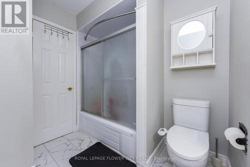 52 Courtleigh Square, Brampton, ON - Indoor Photo Showing Bathroom