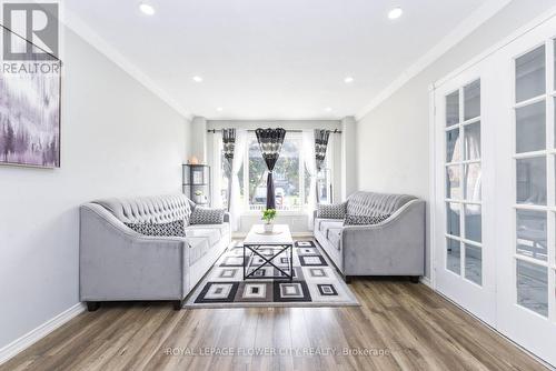 52 Courtleigh Square, Brampton, ON - Indoor Photo Showing Living Room