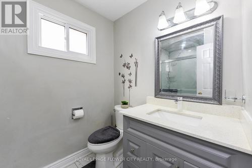 52 Courtleigh Square, Brampton, ON - Indoor Photo Showing Bathroom