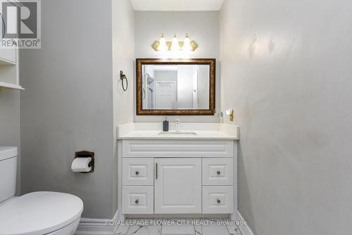 52 Courtleigh Square, Brampton, ON - Indoor Photo Showing Bathroom