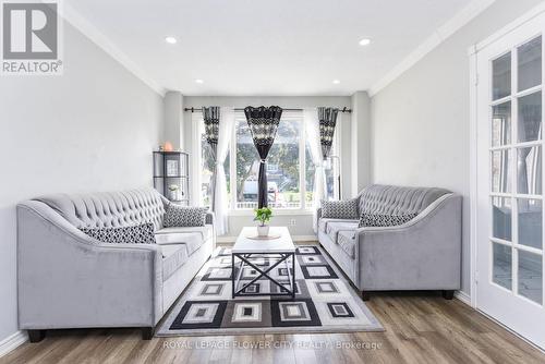 52 Courtleigh Square, Brampton, ON - Indoor Photo Showing Living Room